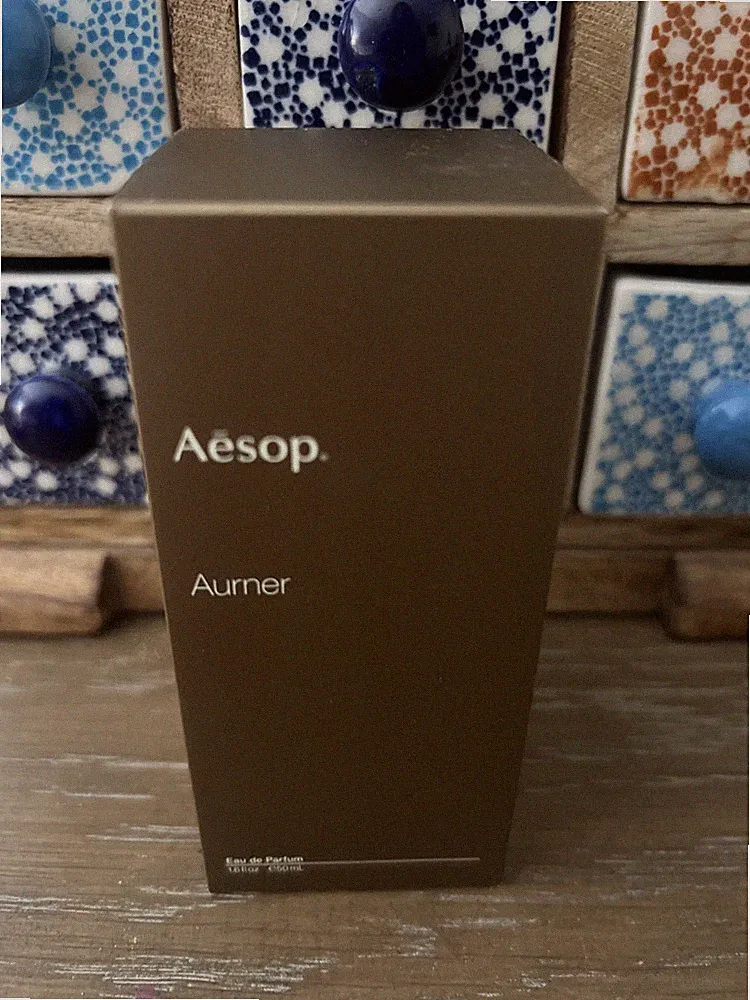 Aesop Perfume Aurner, Defiant Floral Fragrance With Unexpected Contrast.