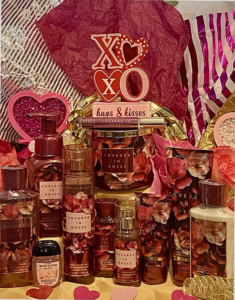 Bath & Body Works NEW Covered In Roses 12 Pc Ultimate Gift Set, w/ 3 Wick Candle