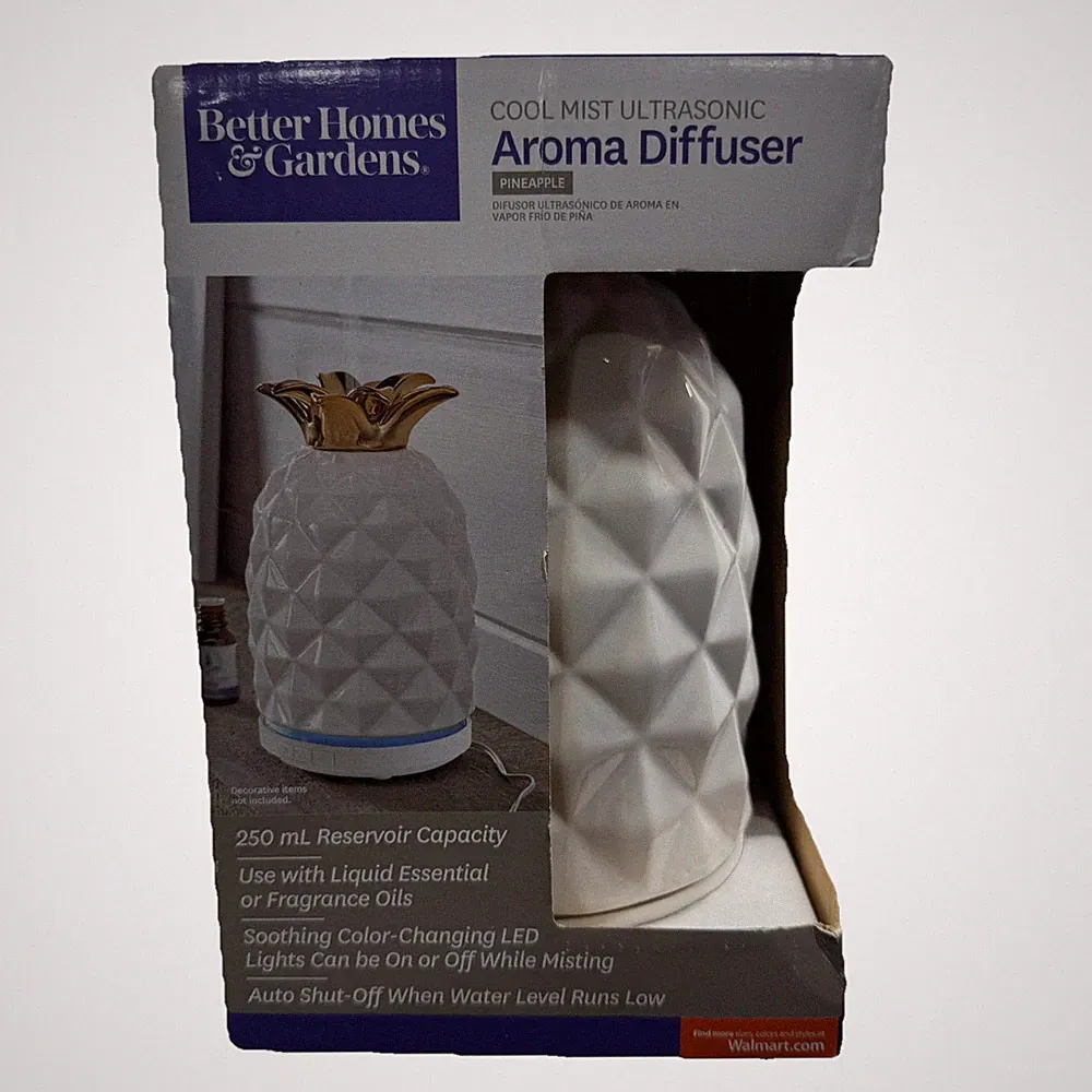 Better Homes & Gardens Fragrance Oil plug in Diffuser, Pineapple Design Gold Top