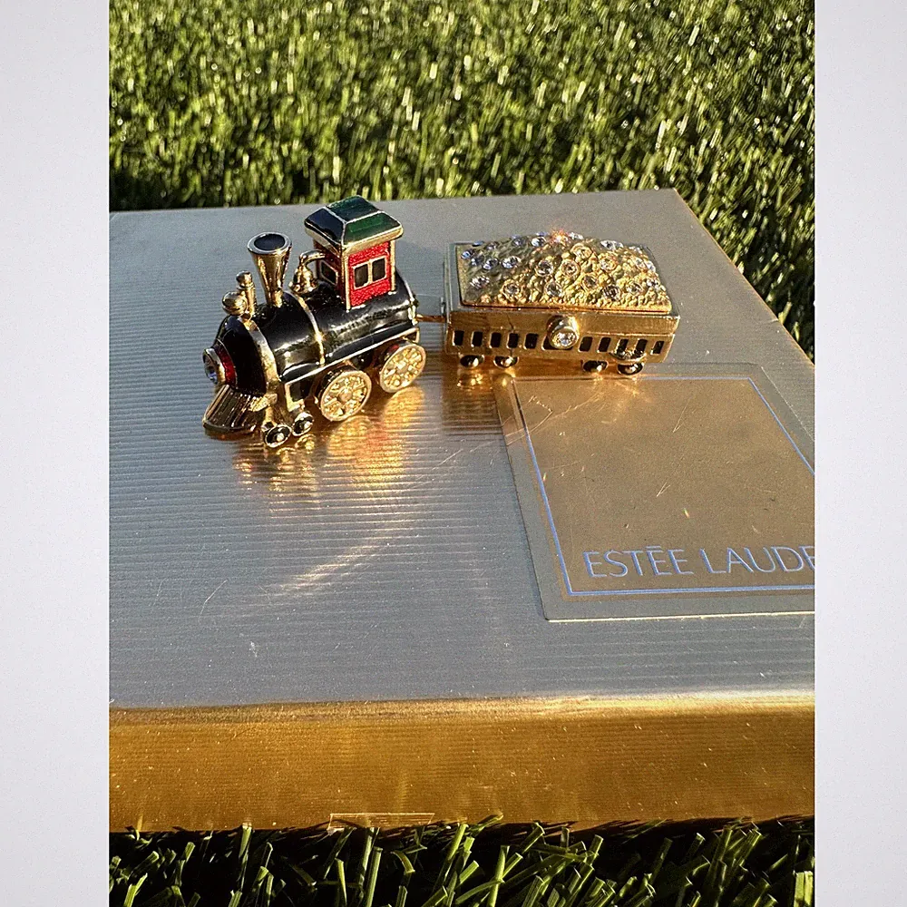 ⭐️Estée Lauder “Locomotive” Solid Perfume Compact⭐️