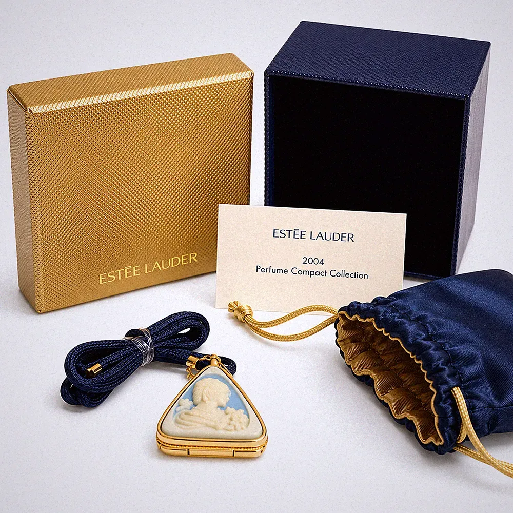 Estee Lauder 2004 Youth Dew Classic Cameo Solid Perfume Pendant Compact NIB Mint
