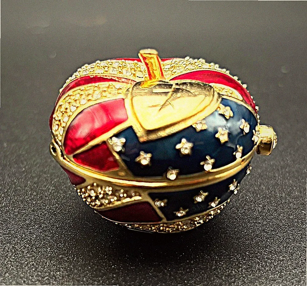 Estee Lauder "America's Apple" 2002 Vintage Solid Perfume Compact Box/Full