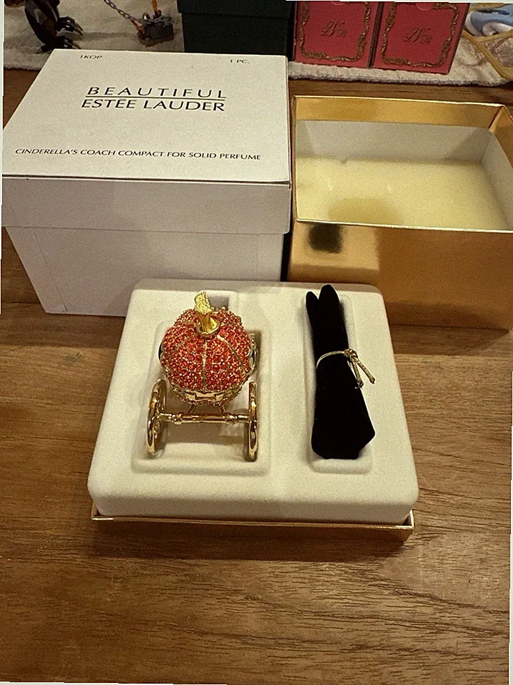 Estee Lauder Cinderella's Coach 2000 signed box Solid Perfume Beautiful