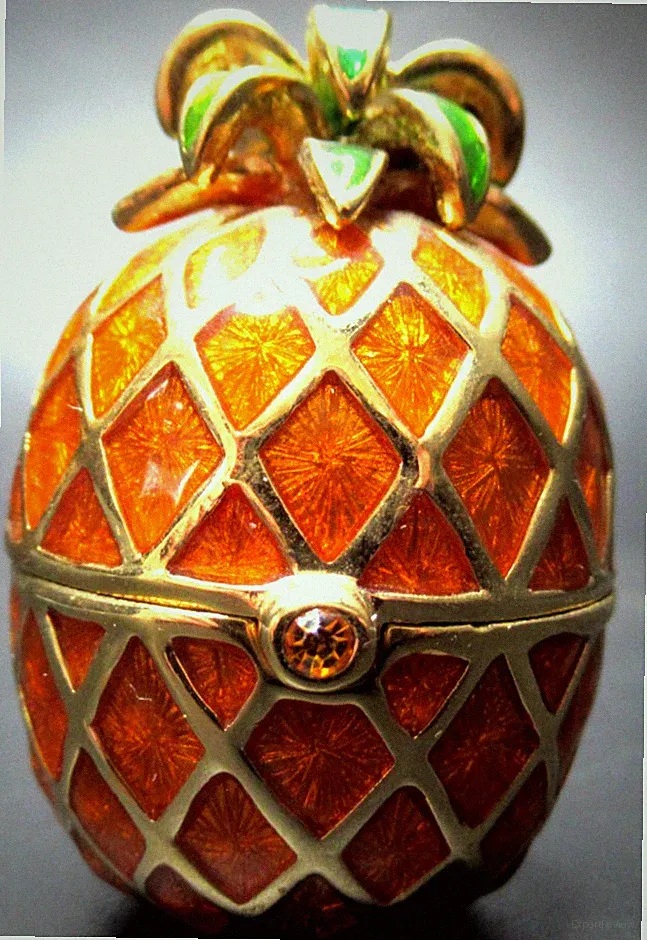 ESTEE LAUDER Enamel Pineapple Solid Perfume Compact