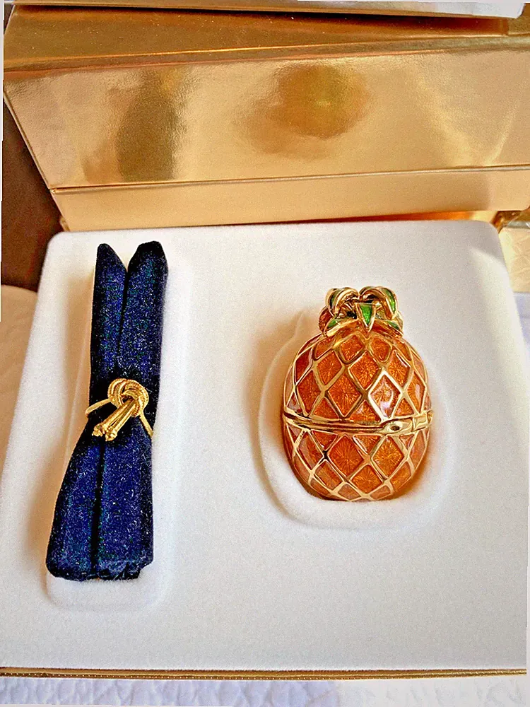Estee Lauder "Pineapple" Solid "Knowing" Perfume Compact