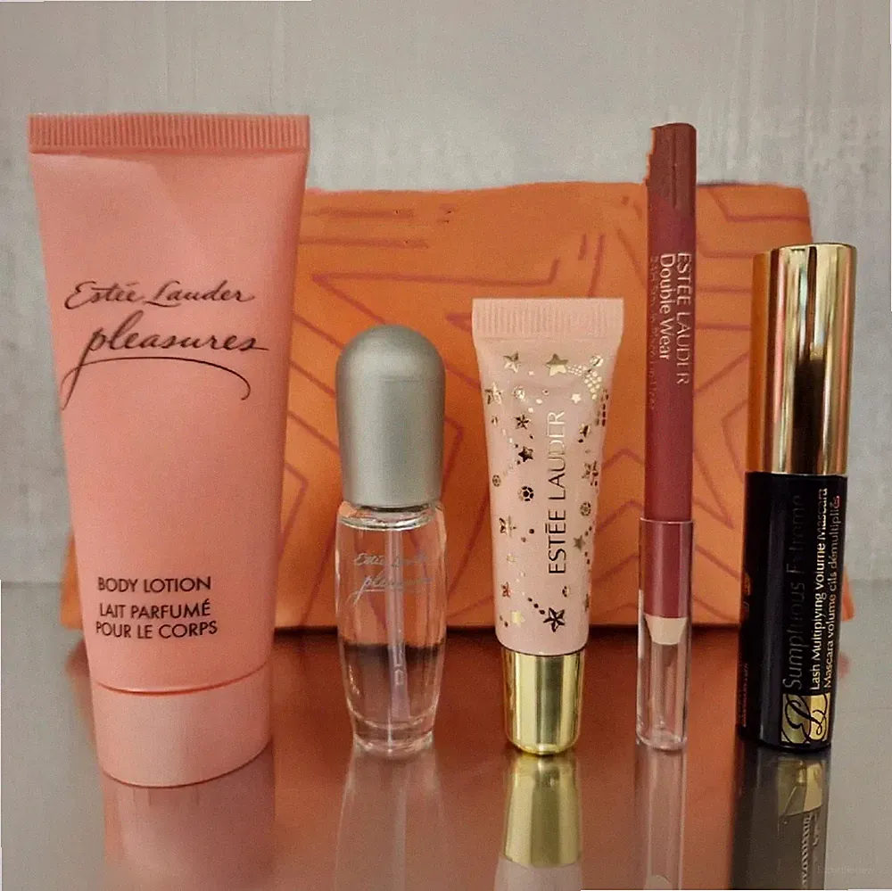 Estee Lauder Pleasure Fragrance Gift Set 6Pc：Perfume，Body Lotion，Mascara，Lip，Bag
