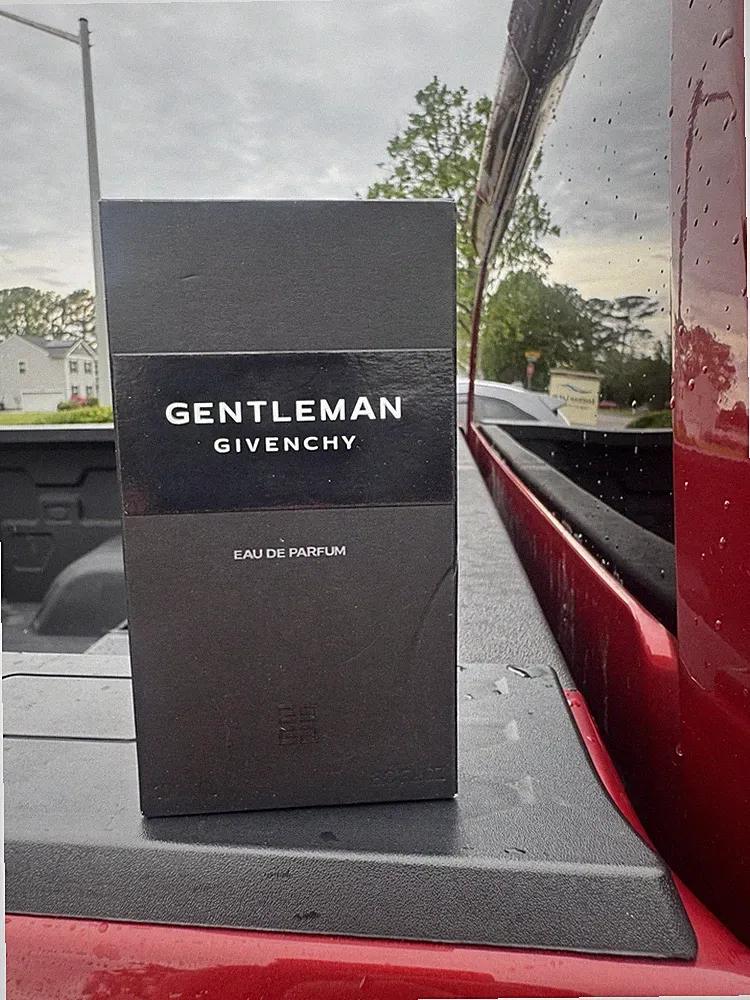 Givenchy Gentleman Eau de Parfum Spray 3.3 fl oz (100 ml) Fragrance