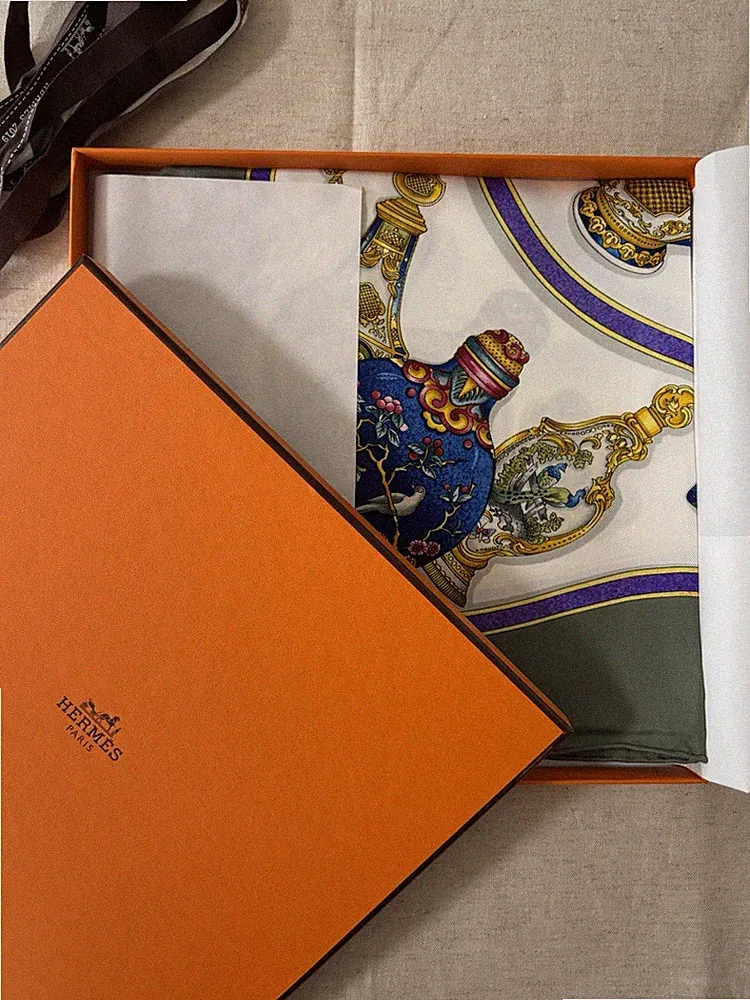HERMES Scarf Carre 90 Qu' importe le flacon Perfume Bottles Silk Green White Box