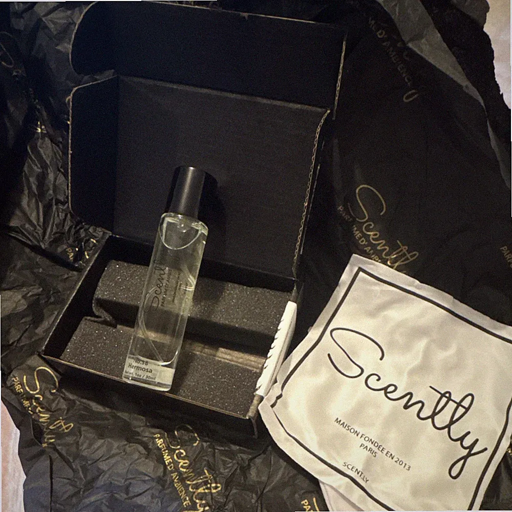 Hermosa No. 38, (room fragrance) from the luxury scenting house Scently