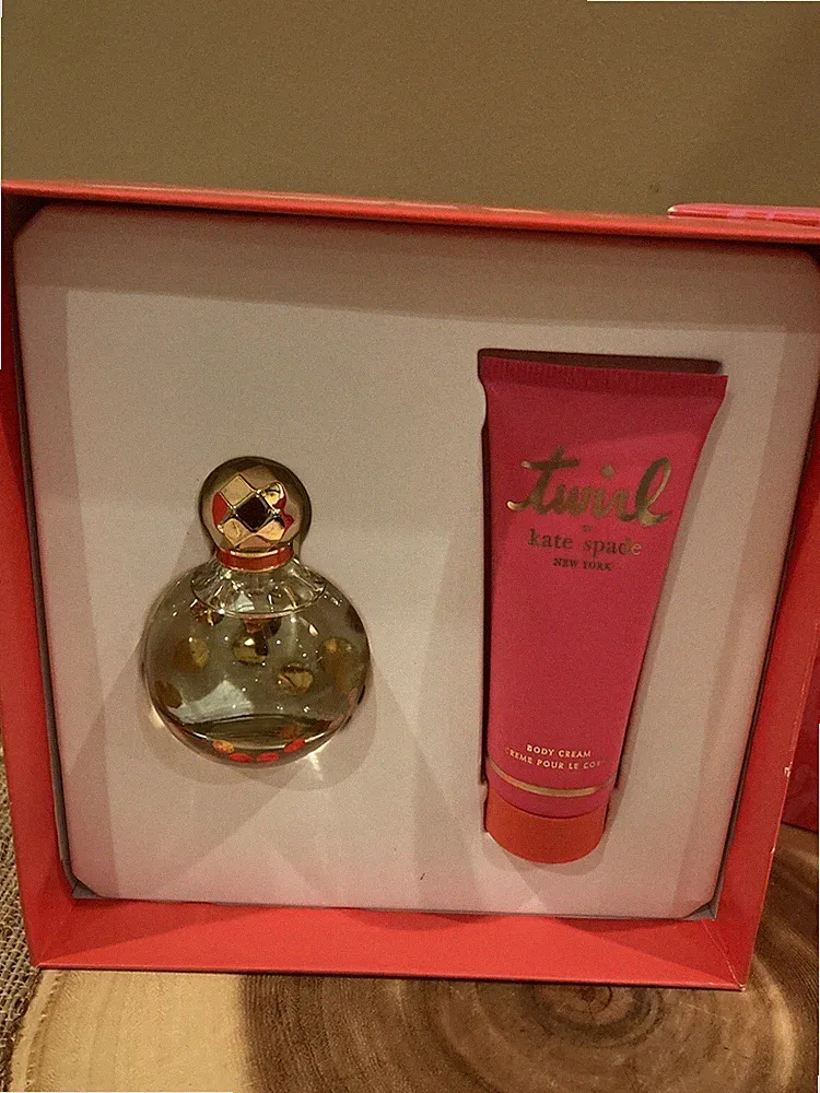 Kate Spade Twirl Perfume 2pcs gift set 1.7 Oz Spray & Body Cream Box Set-NIB