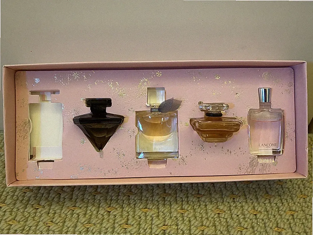 Lancôme MINI Perfume Collection Holiday sampler 4 Piece Gift Set ( 1 missing )