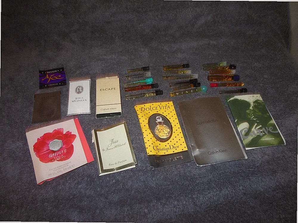 Lot of 26 Eau de Parfum Perfume Cologne High End Designer Samples Vials Assorted