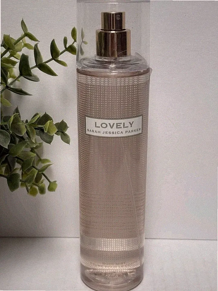 Lovely by Sara Jessica Parker 8.0 oz Body Mist Spray Perfume for Women Brand New