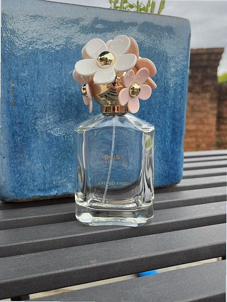 marc jacobs Daisy Eau So Fresh empty perfume bottle 4.2oz