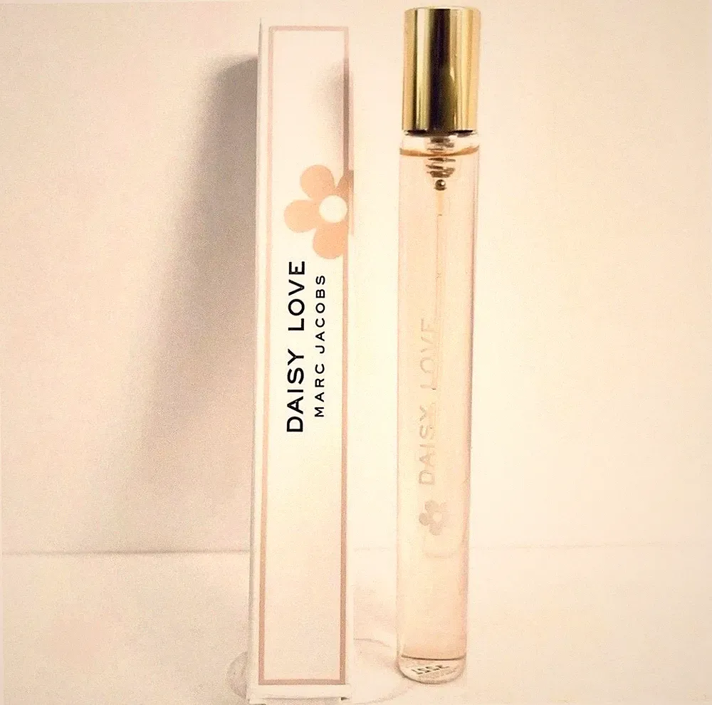 Marc Jacobs DAISY LOVE Eau de Toilette Travel Spray Perfume 10 mL NEW