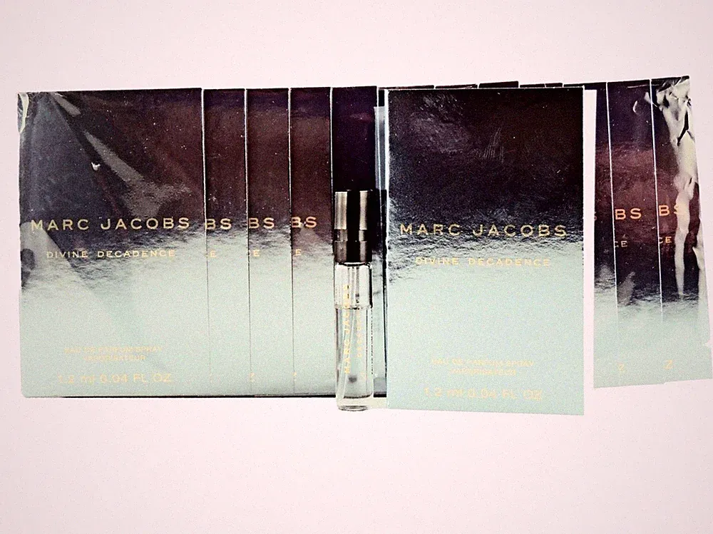 MARC JACOBS DIVINE DECADENCE EDP 1.2ml .04fl oz x 12 PERFUME SPRAY SAMPLE VIALS