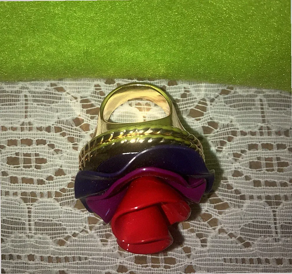 Marc Jacobs Lola Solid Perfume Flower Sachet Ring Sz. 7 Goldtone