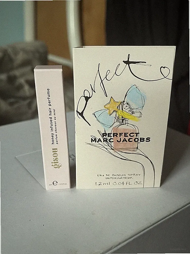 Marc Jacobs perfect 1.2 ml gisou honey infused hair perfume 4 ml