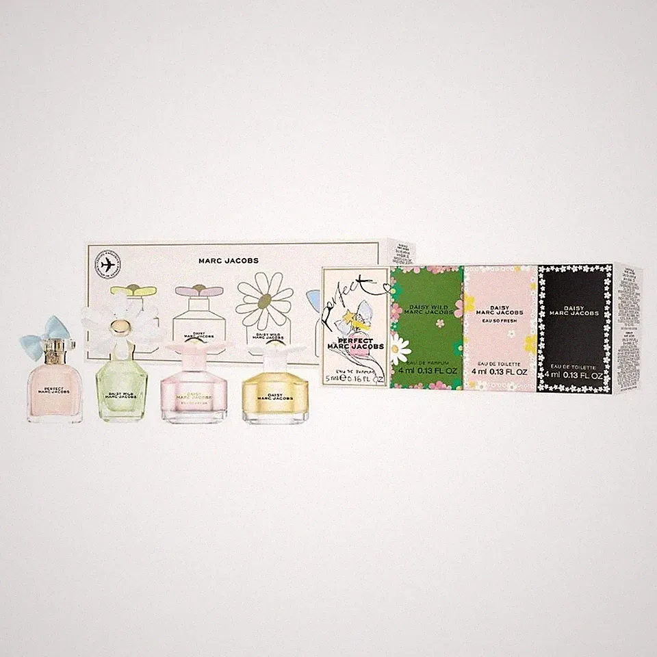 Marc Jacobs Women’s 4-Piece Perfume Gift Set – Mini & Travel-Sized Fragrances