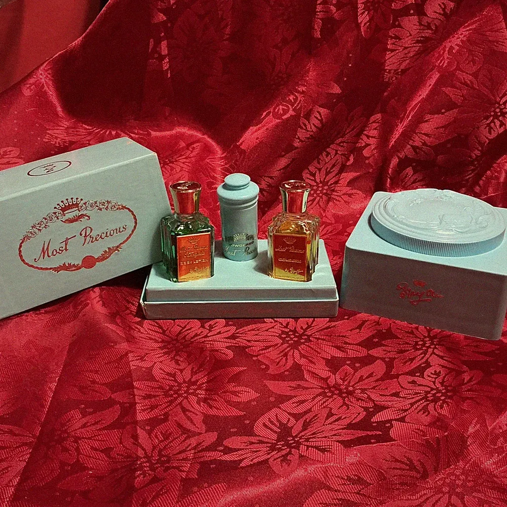 Most preciuos perfume powder Evyan vintage cologne set