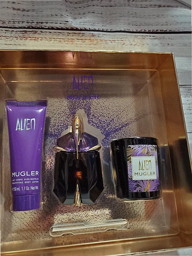 Mugler Alien Gift Set Women Eau De Parfum Spray 1 oz + Lotion 50ML + Candle 70gr