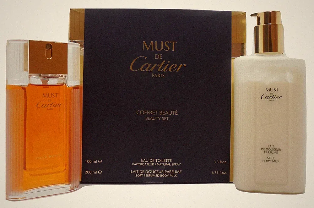 MUST DE CARTIER GIFT SET WITH EDT SPRAY 100ML +SOFT PERFUMED BODY MILK 200ML (D)