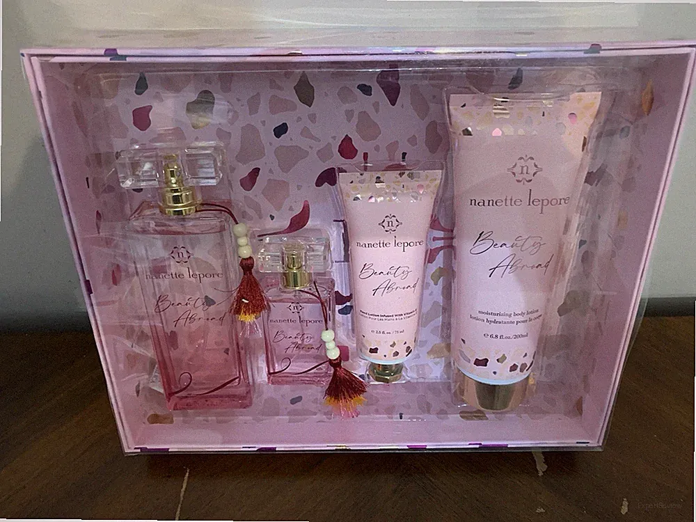 NEW Beauty Abroad by Nanette Lepore PERFUME SCENT 4 Piece Gift Set Women NIB