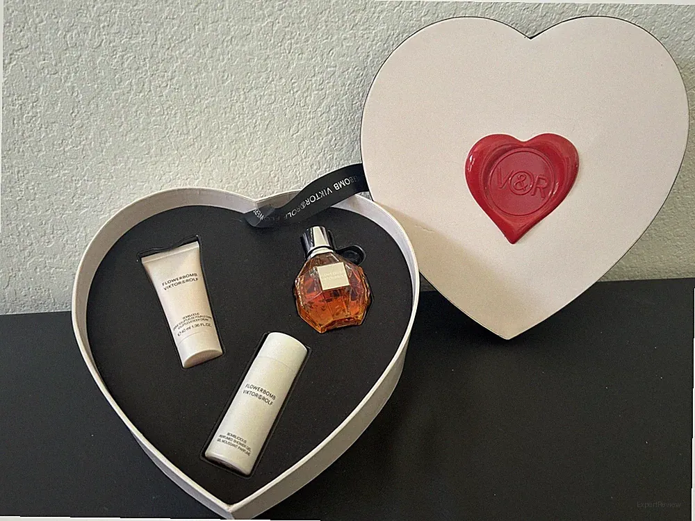 NEW Viktor & Rolf Flowerbomb Heart GiftSet 3 PC Perfume Body Lotion Body Wash