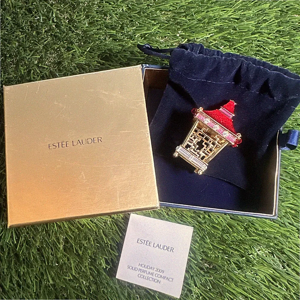 NIB Estee Lauder 2009 Jeweled Lantern Solid Perfume Compact Pure White Linen NEW