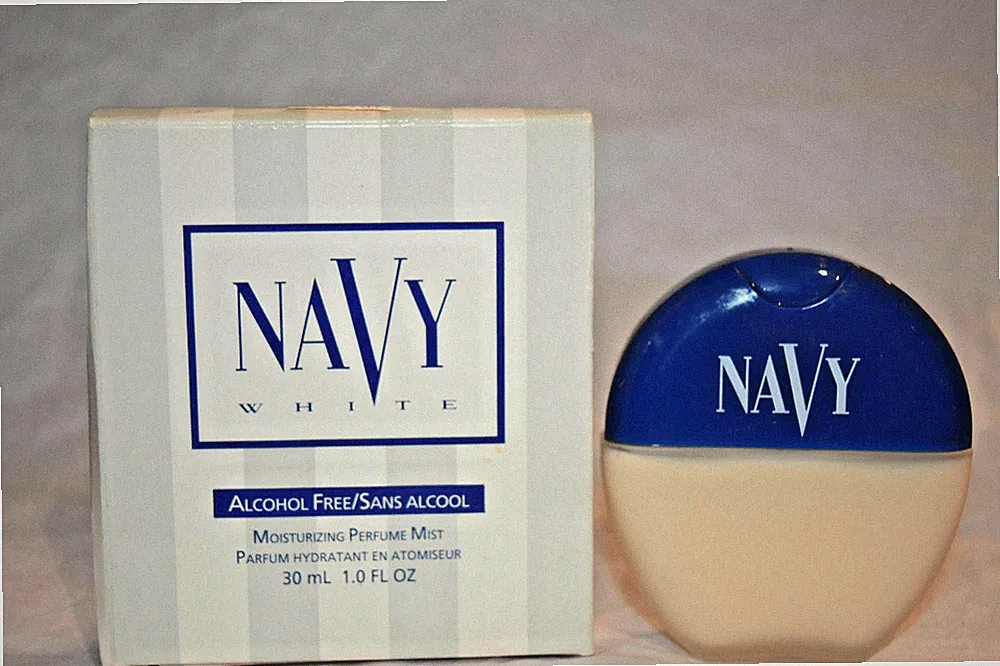 NIB Navy White Moisturizing Perfume mist spray alcohol free 1 oz