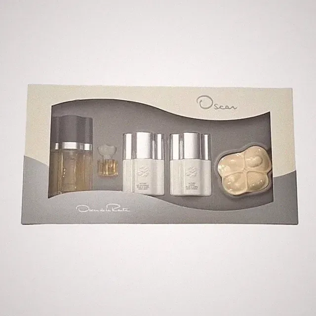 OSCAR by OSCAR DE LA RENTA for Women 5pc GIFT SET 1.6 fl oz Fragrance Perfume