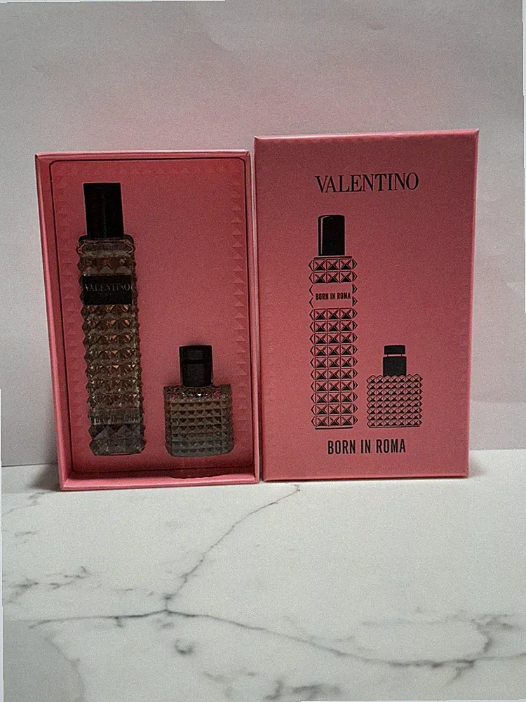 Valentino Donna Born in Roma Travel Spray Mini 0.2oz Eau De Parfum Perfume Set
