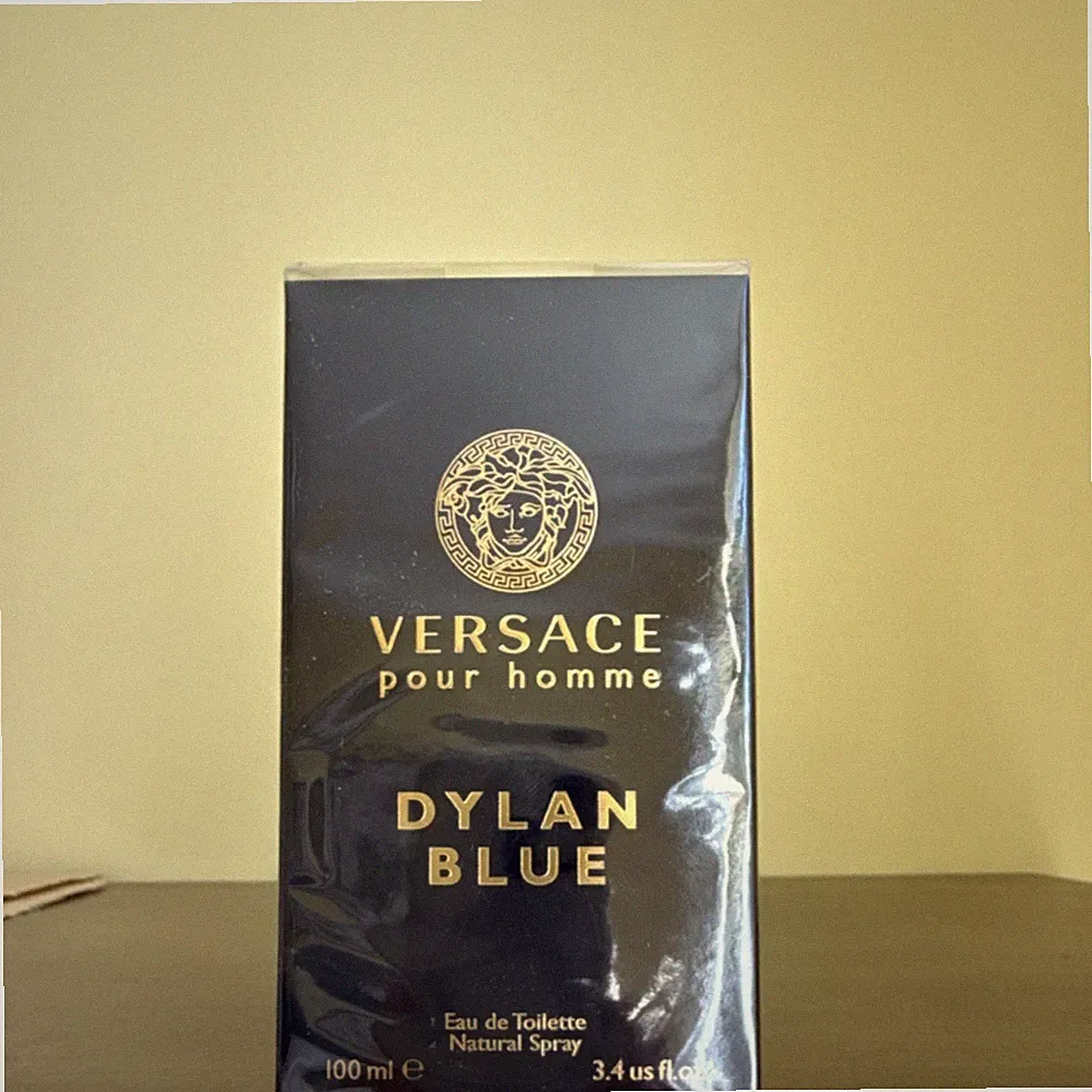 Versace Dylan Blue Eau de Toilette Spray 3.4 US fl oz Citral Limonene Scent