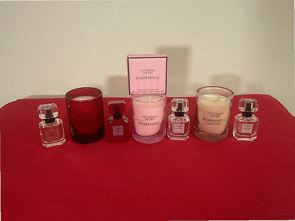 Victoria's Secret Bombshell Advent Calendar Gift Set Mini Perfume + Candle - New