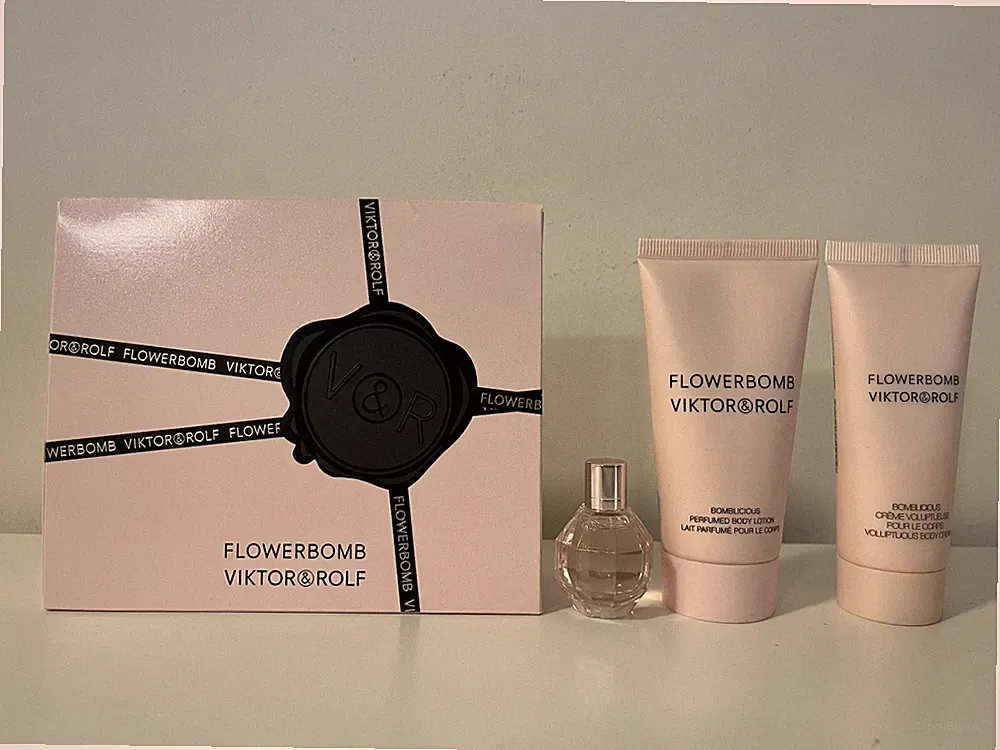 Viktor & Rolf Flowerbomb Mini GIFT SET with Perfume & Body Cream & Body Lotion