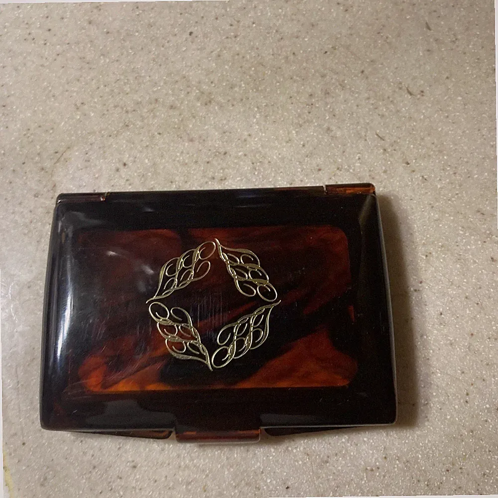 VINTAGE AMWAY SOLID PERFUME TRIO COMPACT. MINT IN BOX 1979