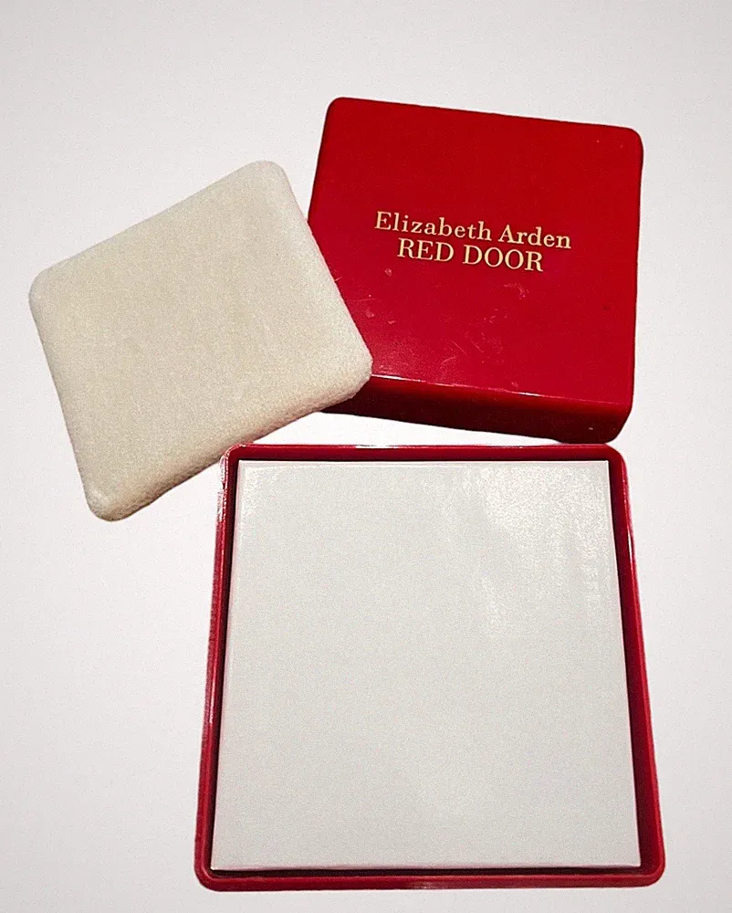 Vintage Elizabeth Arden Red Door perfumed dusting powder Square Container 2.6oz