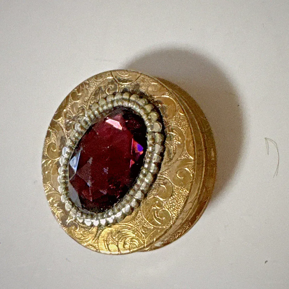 Viviane Woodard Solid Perfume Large Purple Rhinestone 1-5/8" .20 oz vintage
