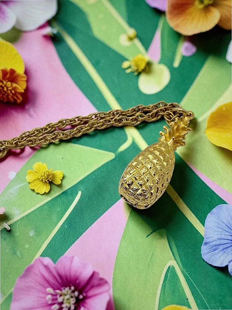 Vtg Lisa Fragrance Pineapple Pendant Solid Perfume Secret Stash Locket Tropical